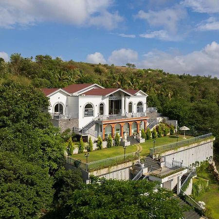 Bellevue Palace: Luxurious Staycation with Pool and Activities Nashik Exterior photo